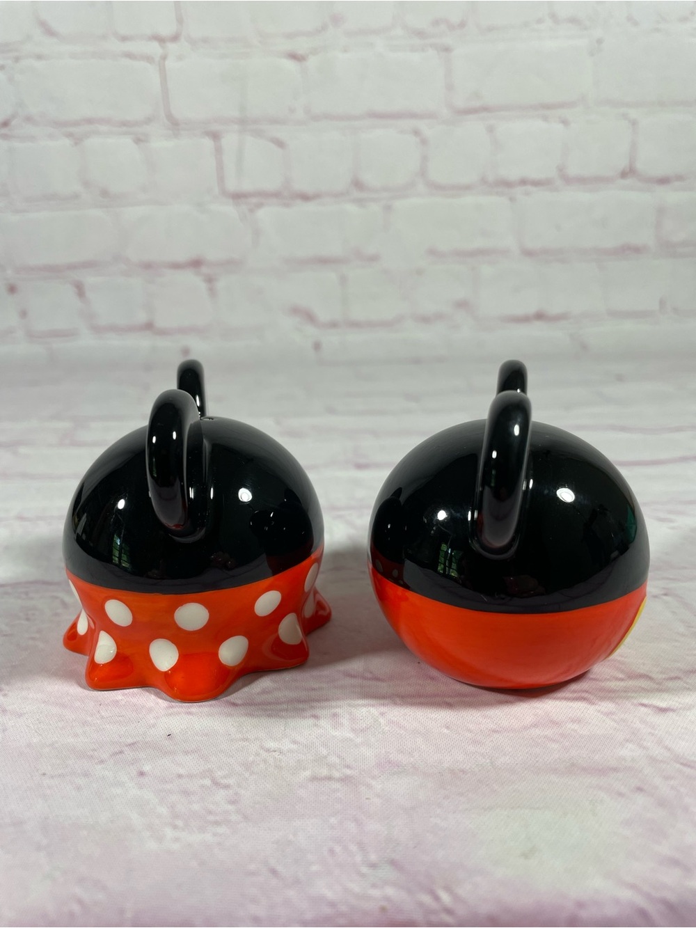 Disney Mickey Mouse and Minnie Mouse Ceramic Salt and Pepper Shaker Pair - Picture 2 of 6